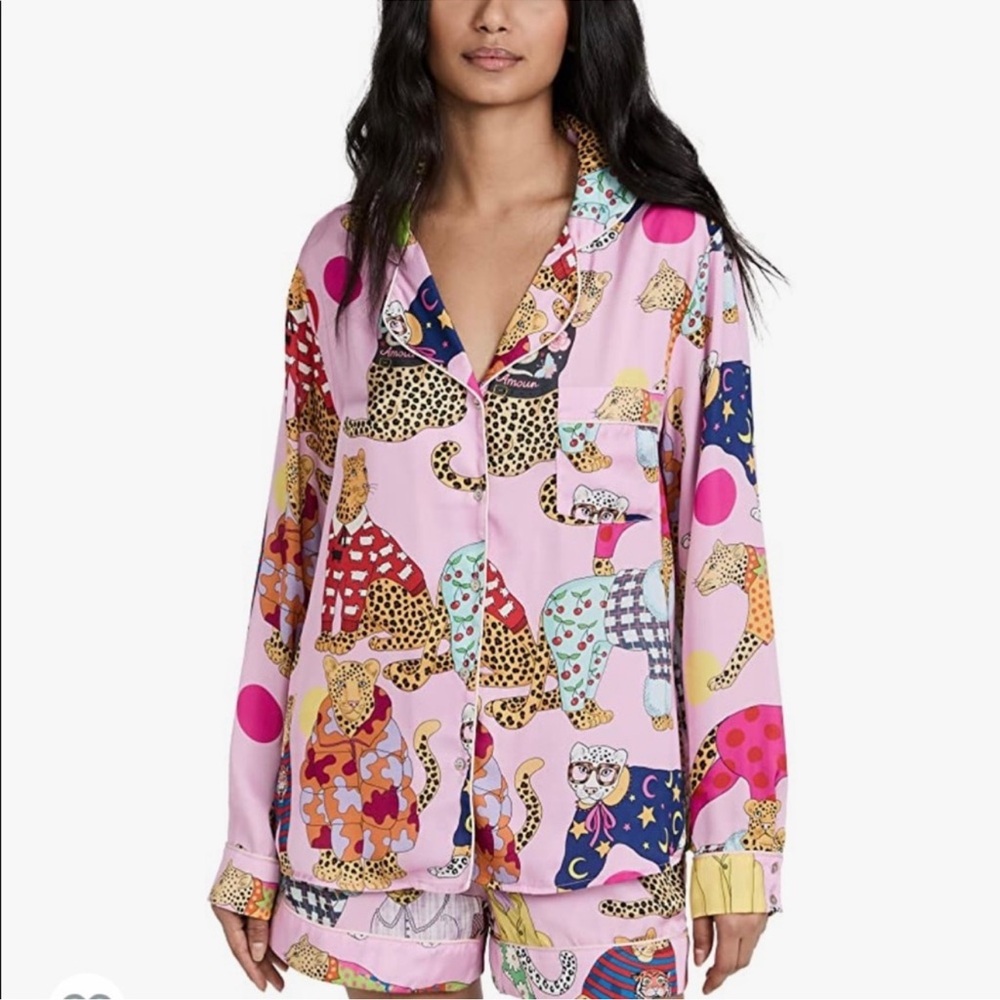 Karen Mabon Leopards Can't Change Their Spot's‎ Sleep Shirt